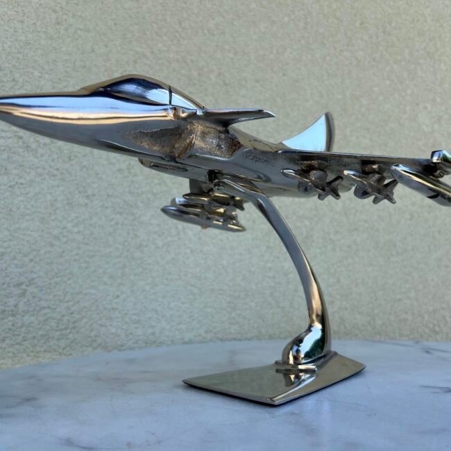 Lektuvo-20reaktyvinio-naikintuvo-ant-stovo-dekoracija205.jpg
