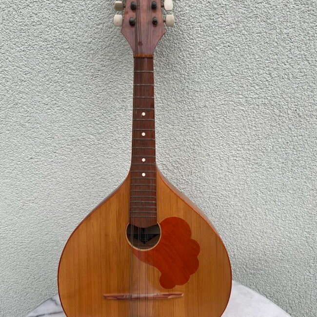 Mandolina-tarybine-sovietine-Leningrad-197220m.201.jpg Mandolina-tarybine-sovietine-Leningrad-197220m.201.jpg