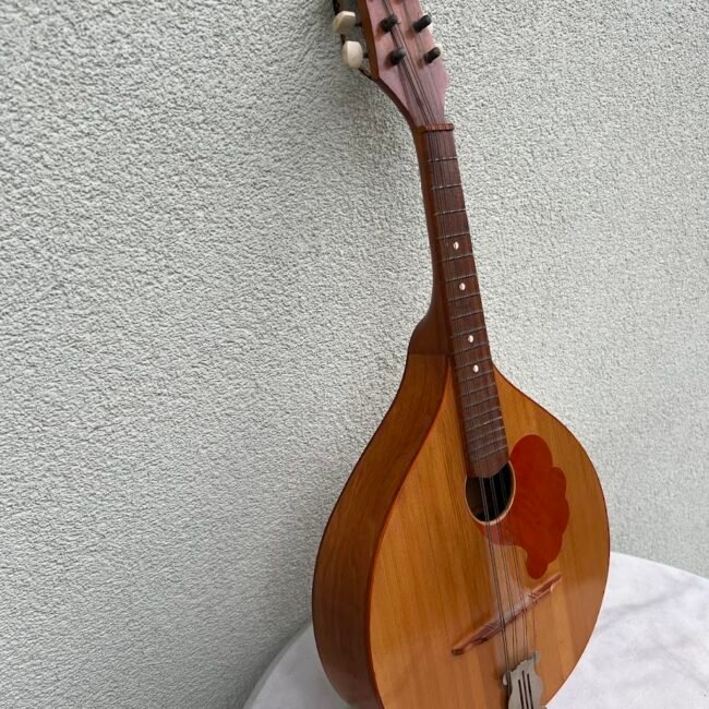 Mandolina-tarybine-sovietine-Leningrad-197220m.204.jpg Mandolina-tarybine-sovietine-Leningrad-197220m.204.jpg