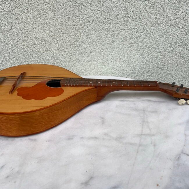 Mandolina-tarybine-sovietine-Leningrad-197220m.207.jpg Mandolina-tarybine-sovietine-Leningrad-197220m.207.jpg