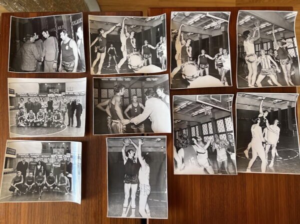 Nuotraukos krepšininkų didelio formato 1976 „Sporto“ laikraščio taurės varžybos. Kaina 8 už visas.