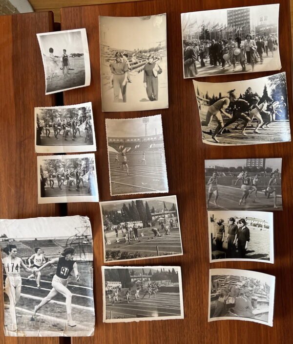 Nuotraukos Lietuvos lengvosios atletikos istorijos akimirkos, daugiausia bėgimo varžybos ir sportininkų pasiekimai. Kaina 8 už visas