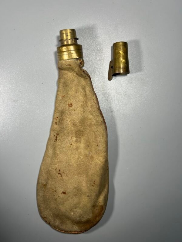 Parakinė odinė su žalvariniu kamšteliu, dozatoriumi, antikvarinė, prancūziška. Kaina 93