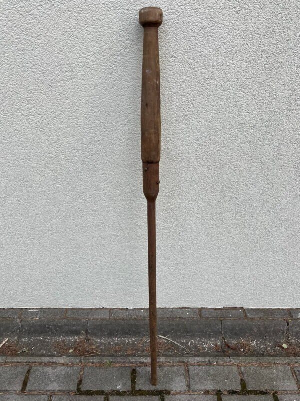 Peikena (kaltas ledui prakirsti) antikvarinė, lietuviška. Tinkama naudojimui. Kaina 46