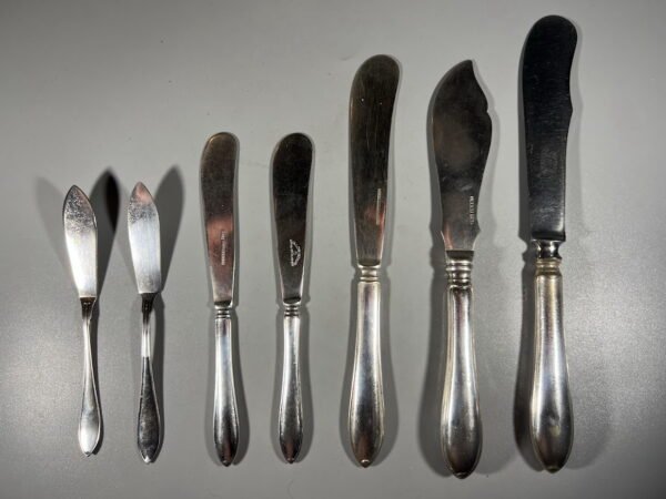 Peiliai serviravimo, sidabruoti, antikvariniai. PARDUOTI: 3-čias, 4-tas, 5-tas. Kaina po 5