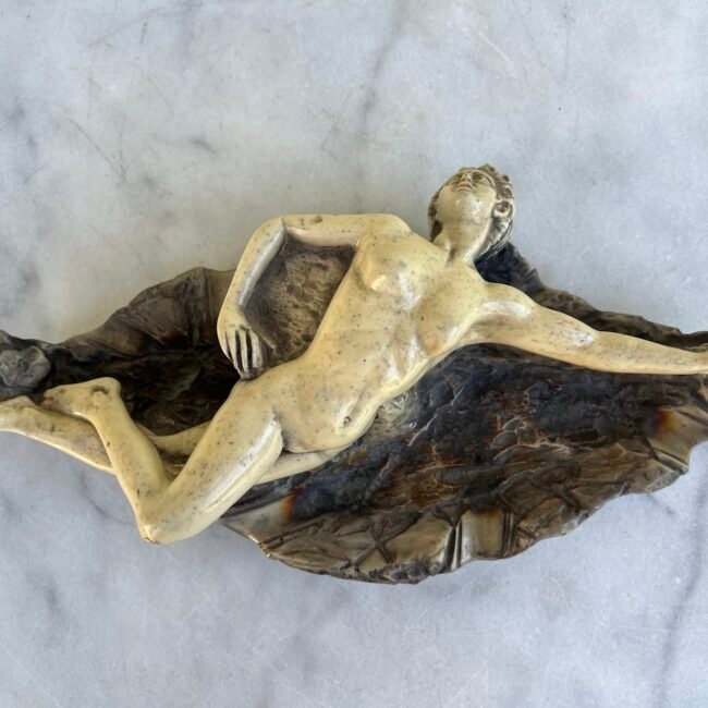 Peleinine-statulele-nuoga-moteris204.jpg