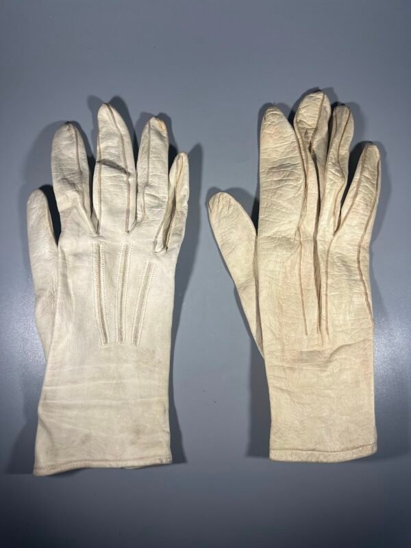 Pirštinės odinės, antikvarinės. 2 vnt. Kaina po 6