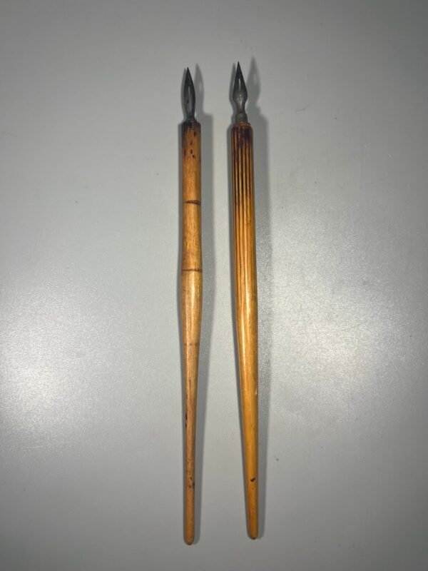 Plunksnakotis, plunksnakočiai mediniai, antikvariniai. 2 vnt. Kaina po 23