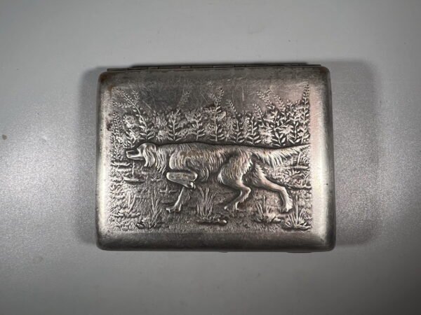 Porcigaras antikvarinis puoštas reljefiniais medžioklinio šuns ir kurapkų piešiniais. Kaina 48