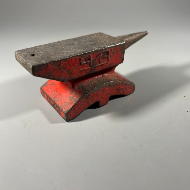 Priekalas-mazas-spizinis-ketaus-sssr204.jpg Priekalas-mazas-spizinis-ketaus-sssr204.jpg