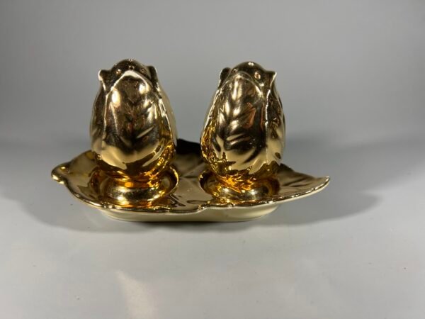 Prieskoninė, druskinė ir pipirinė porcelianės Royal Winton Grimwades Rosebud Golden Age Luster Salt Pepper And Tray. Anglija. 1940-1950 m. Kaina 38