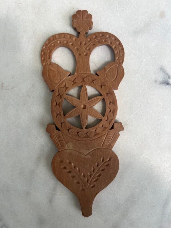 Prieverpstė medinė, drožinėta, lietuviška, sovietinių laikų. Kaina 22