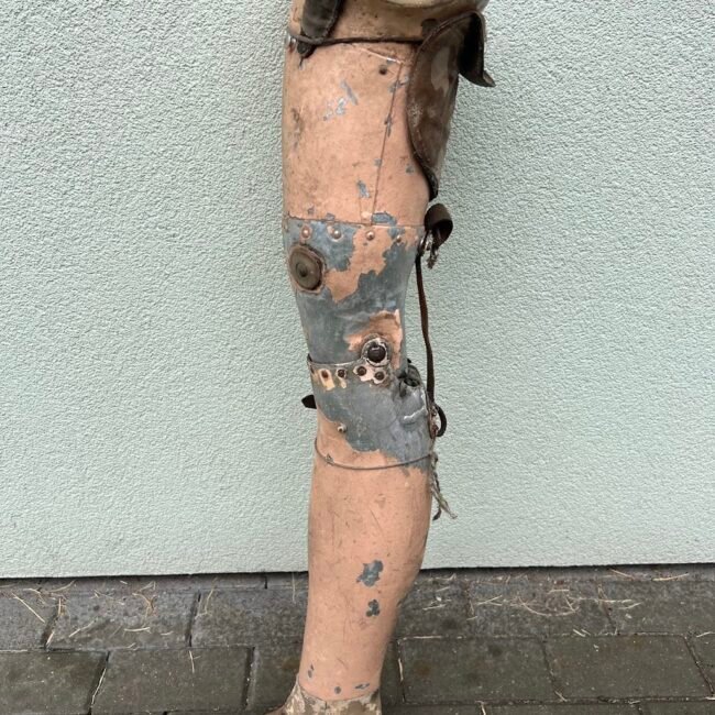 Protezas-kojos-ortopedinis-antikvarinis20aliuminis-dengtas201.jpg Protezas-kojos-ortopedinis-antikvarinis20aliuminis-dengtas201.jpg