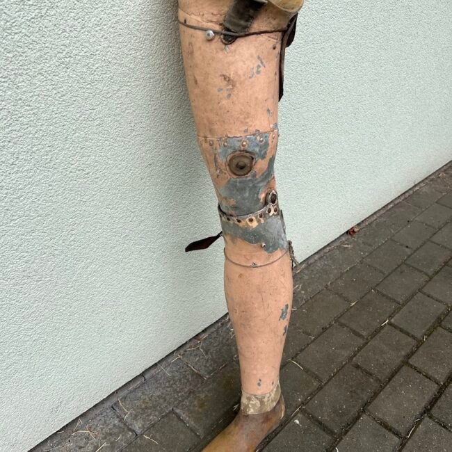 Protezas-kojos-ortopedinis-antikvarinis20aliuminis-dengtas202.jpg Protezas-kojos-ortopedinis-antikvarinis20aliuminis-dengtas202.jpg