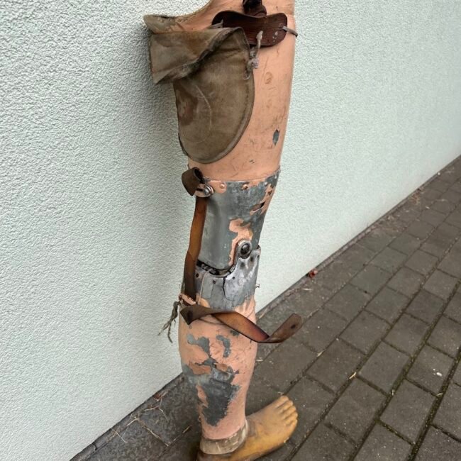 Protezas-kojos-ortopedinis-antikvarinis20aliuminis-dengtas204.jpg Protezas-kojos-ortopedinis-antikvarinis20aliuminis-dengtas204.jpg