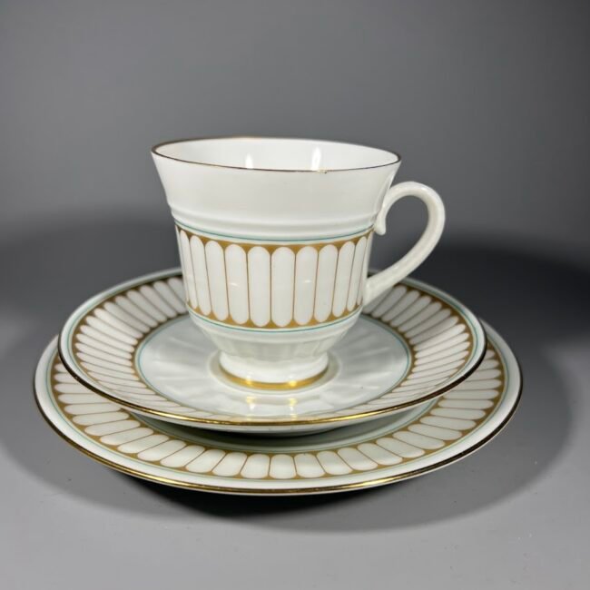 Puodelis-su-dviem-lekstutem-20Bing-Grondahl-Hartmann-dizaino201.jpg Puodelis-su-dviem-lekstutem-20Bing-Grondahl-Hartmann-dizaino201.jpg