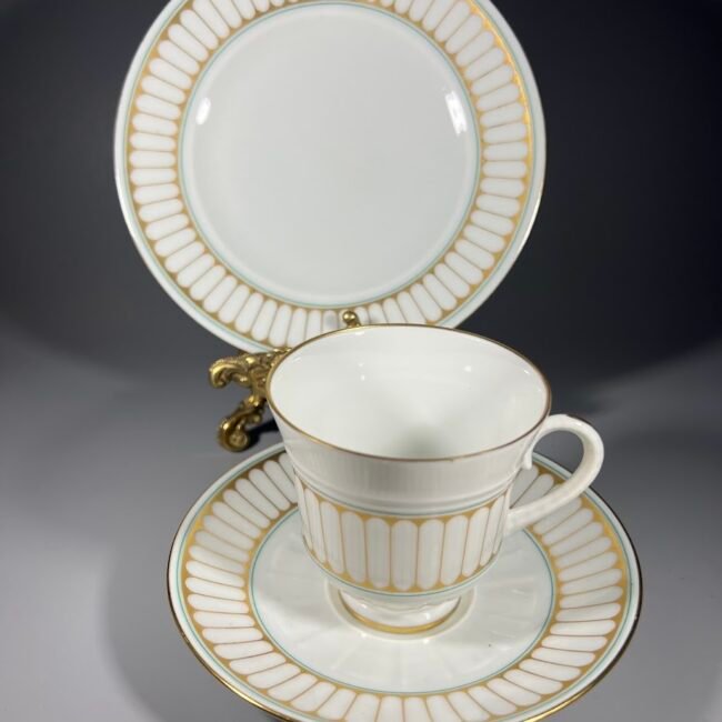 Puodelis-su-dviem-lekstutem-20Bing-Grondahl-Hartmann-dizaino20202.jpg Puodelis-su-dviem-lekstutem-20Bing-Grondahl-Hartmann-dizaino20202.jpg