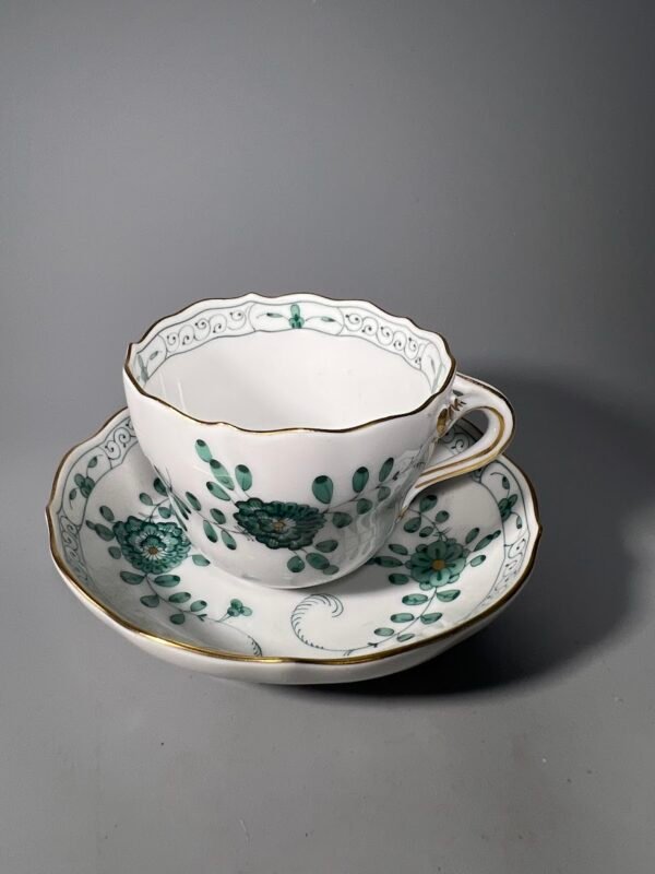 Puodelis su lėkštute Meissen porcelianiniai, espresso, Indianische Blumen rašto. Talpa 90 ml. Kaina po 92