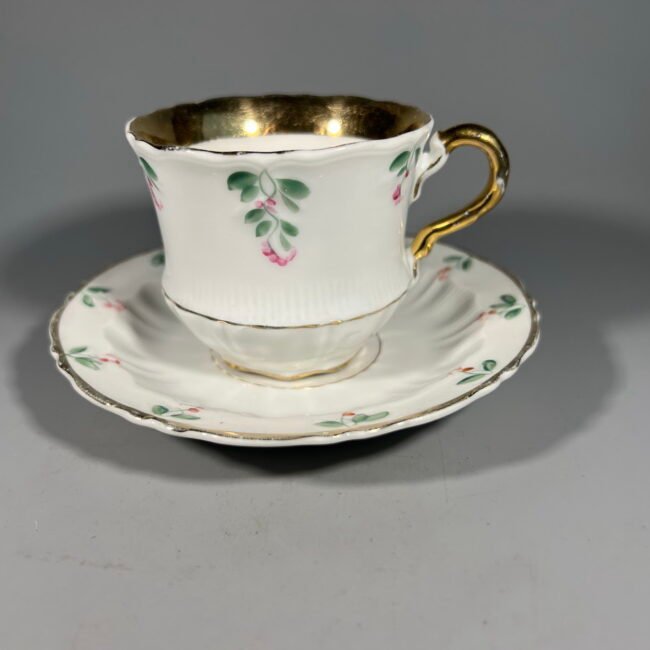 Puodelis-su-lekstute-porcelianiniai-C.T.-prusija202.jpg