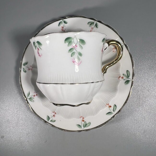 Puodelis-su-lekstute-porcelianiniai-C.T.-prusija203.jpg