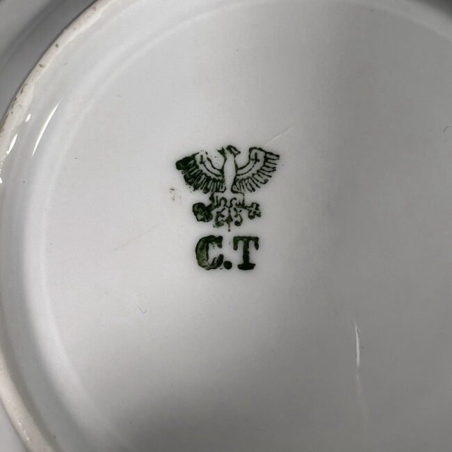 Puodelis-su-lekstute-porcelianiniai-C.T.-prusija204.jpg