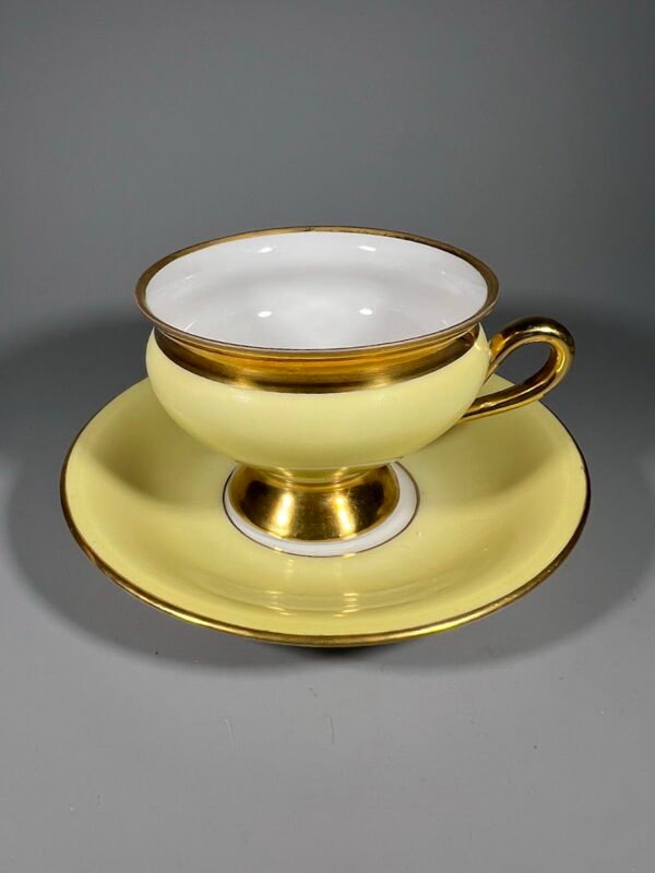 Puodelis su lėkštute porcelianiniai, antikvariniai, Kjøbenhavns Porcellains Maleri (KPM), Kopenhagos porceliano tapyba, Danija. 3 vnt. Kaina po 26