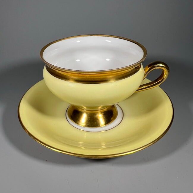 Puodelis-su-lekstute-porcelianiniai-Kjobenhavns-Porcellains-Maleri-KPM-geltonas201.jpg Puodelis-su-lekstute-porcelianiniai-Kjobenhavns-Porcellains-Maleri-KPM-geltonas201.jpg