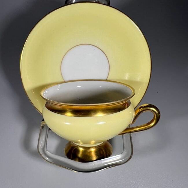 Puodelis-su-lekstute-porcelianiniai-Kjobenhavns-Porcellains-Maleri-KPM-geltonas203.jpg Puodelis-su-lekstute-porcelianiniai-Kjobenhavns-Porcellains-Maleri-KPM-geltonas203.jpg