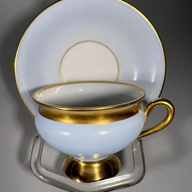 Puodelis-su-lekstute-porcelianiniai-Kjobenhavns-Porcellains-Maleri-KPM-melynas203.jpg Puodelis-su-lekstute-porcelianiniai-Kjobenhavns-Porcellains-Maleri-KPM-melynas203.jpg