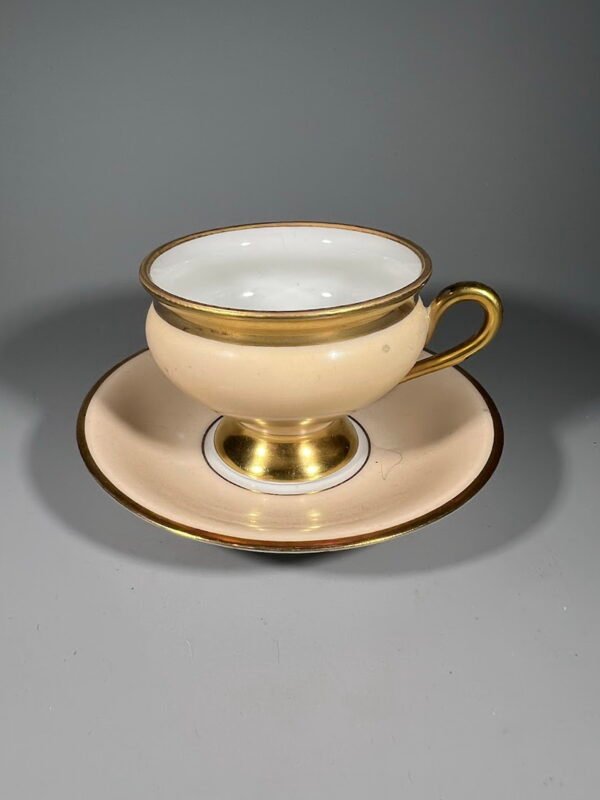 Puodelis su lėkštute porcelianiniai, antikvariniai, Kjøbenhavns Porcellains Maleri (KPM), Kopenhagos porceliano tapyba, Danija. 2 vnt. Kaina po 26