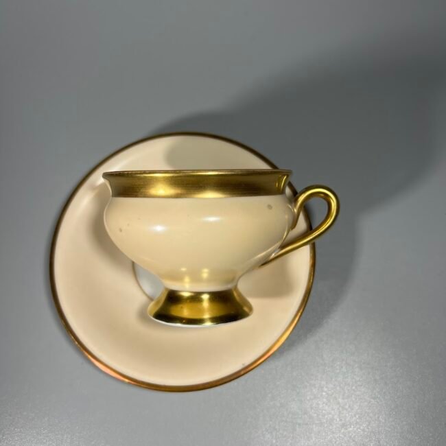 Puodelis-su-lekstute-porcelianiniai-Kjobenhavns-Porcellains-Maleri-KPM-rudas20203.jpg Puodelis-su-lekstute-porcelianiniai-Kjobenhavns-Porcellains-Maleri-KPM-rudas20203.jpg