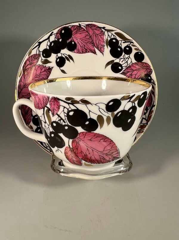 Puodelis su lėkštute porcelianinis LFZ. ЛФЗ. Tapyba, auksavimas, porcelianas. Talpa 380 ml. 3 vnt. Kaina po 38