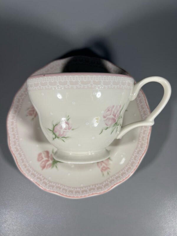 Puodelis su lėkštute Design Mariehult Sweden. Talpa 230 ml. Kaina 13