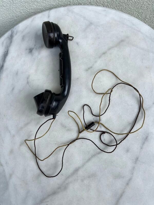 Telefono ragelis antikvarinis, bakelitinis nacistinės Vokietijos karinės produkcijos dalis, pagaminta 1939 metais ir skirta Wehrmachto kariuomenės naudojimui. Gamintojas RB&Co, Robert Bosch & Co. 1939 m. Kaina 128