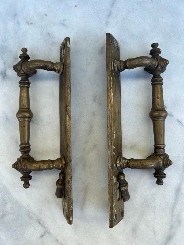 Rankenos antikvarinės, žalvarinės, masyvios. Kaina 158