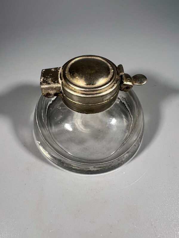 Rašalinė su dangteliu antikvarinė, storo stiklo. Kaina 38