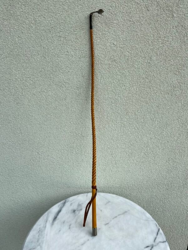 Rimbas, bizūnas, jojimo lazda antikvarinis, pintas, tvirtas. Tinkamas naudojimui. Kaina 73