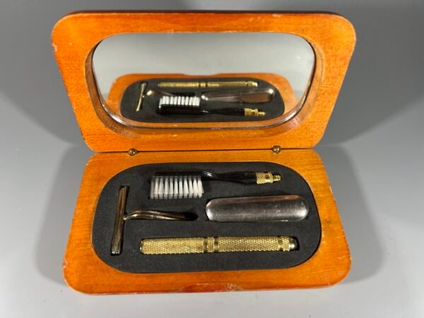 Vintažinis vyriškas kelioninis higienos reikmenų rinkinys, Gentleman's vanity sets. Alex Bog Collection. Ispanija. 1980–1995 m. Kaina 23