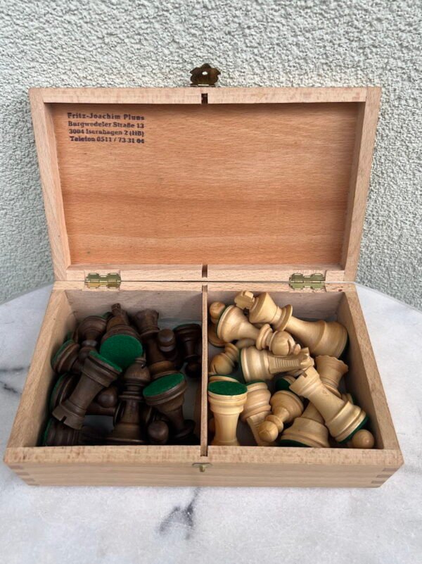 Šachmatai mediniai, medinėje dėžutėje, vintažiniai. Vokietija. Kaina 56