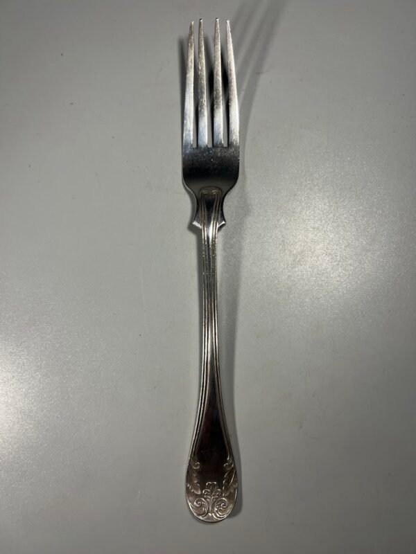 Šakutė sidabrinė, antikvarinė, Švedija. Praba 800, trys karūnos. Swenson & Luhr, Göteborg. 1929 m. Svoris 63 g. Kaina 138