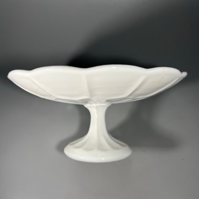Saldainine20ant-kojeles-pieno-stiklo-milk-glass201.jpg