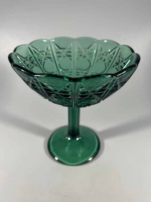 Saldaininė žalio stiklo vintažinė, latviška. Kaina 18