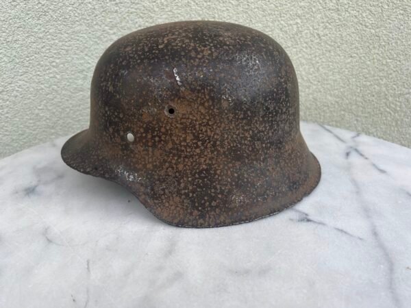 Šalmas vokiškas II Pasaulinio karo. German helmet WW2. Neskilęs, netrūkęs. Kaina 188