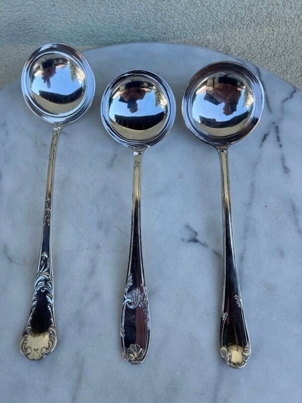 Samčiai, samtis sidabruotas, antikvarinis, prancūziškas. 3 vnt. Kaina po 48