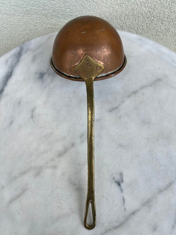 Samtis gilus, kaltinis, indas žalvarinis ilga rankena,vokiškas, pirties. Tvirtas. Kaina 43