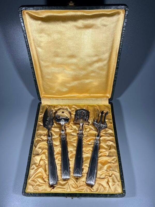 Serviravimo rinkinys sidabruotas dėžutėje antikvarinis, Art Deco stiliaus, prancūziškas. Kaina 43