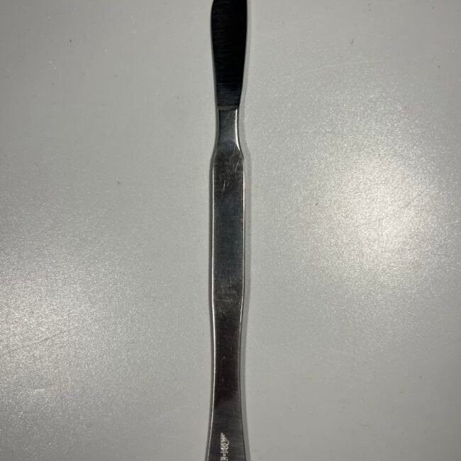Skalpelis-medicininis-chirurg.201.jpg