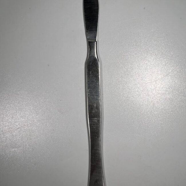 Skalpelis-medicininis-chirurg.202.jpg