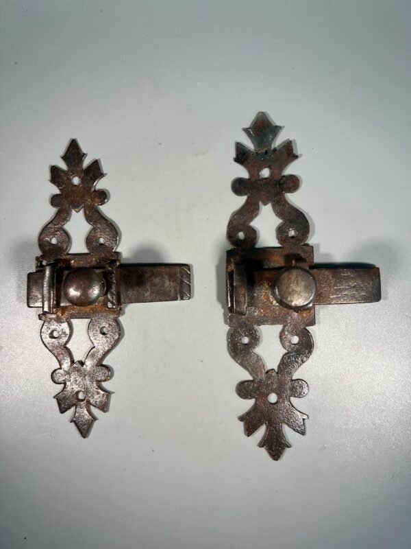 Skląstis durų metalinis, antikvarinis, prancūziškas. 2 vnt. Kaina po 23