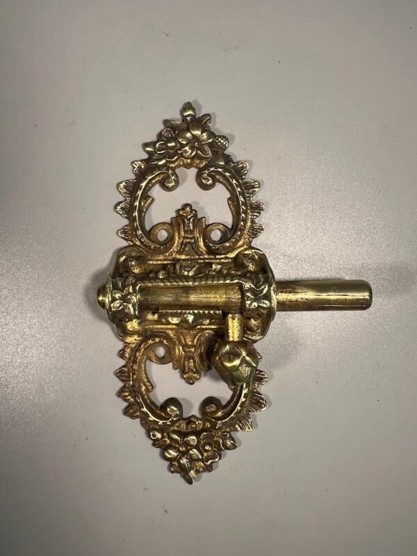 Skląstis žalvarinis, antikvarinis, puošnus, prancūziškas. Kaina 43